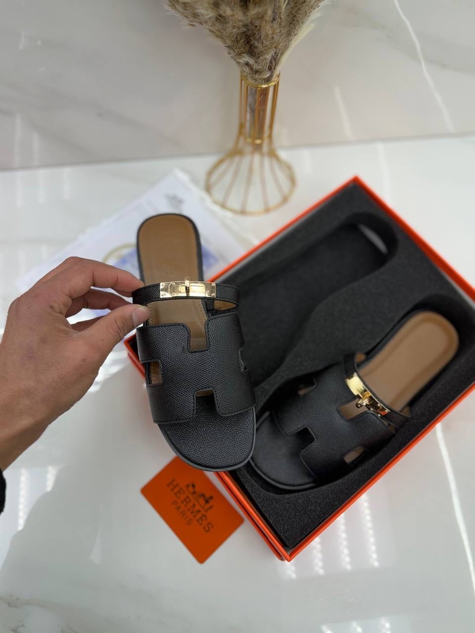 женские кожаные шлепки hermes oran коричневые,шлепки hermes oran,шлепки hermes женские,шлепки эрмес коричневые,шлепанцы hermes