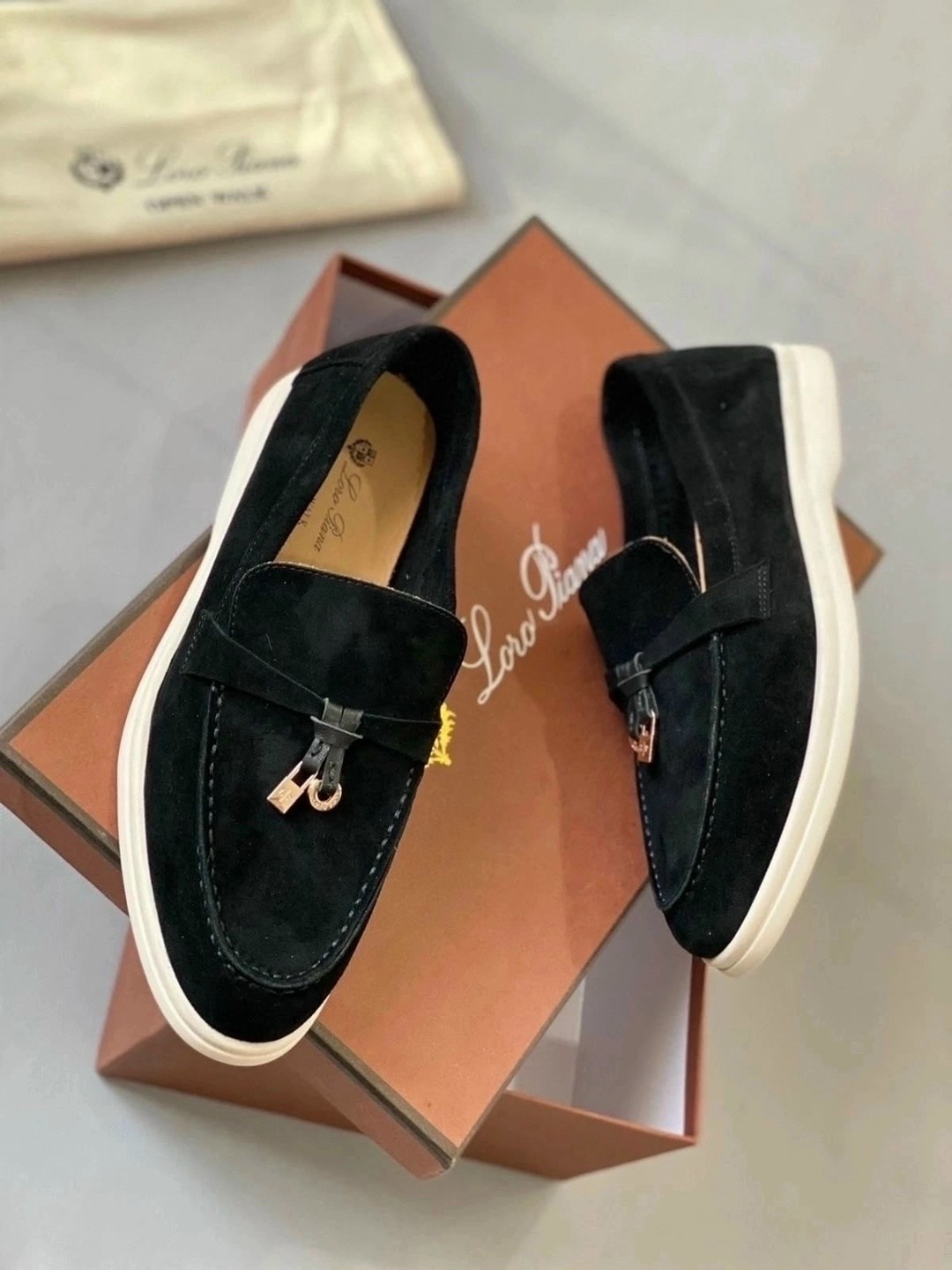 лоферы замшевые женские,лоферы женские луи виттон,лоферы loro piana натуральная замша,лоферы модные,лоферы loro piana