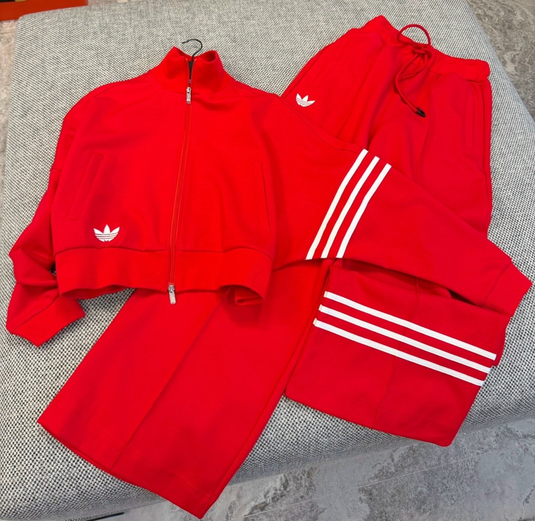 спортивный костюм женский,костюм спортивный миу миу,женский красный костюм miu miu,спортивный костюм miu miu женский,костюм женский