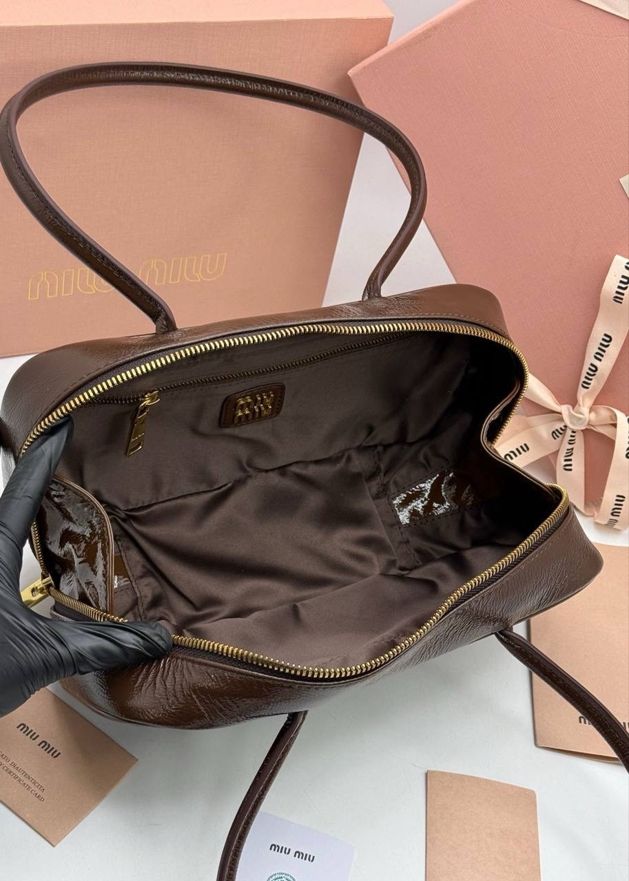 сумка miu miu коричневая,сумка женская miu miu,сумка miu miu,женская шоколадная кожаная сумка miu miu arcadie,сумка миу миу