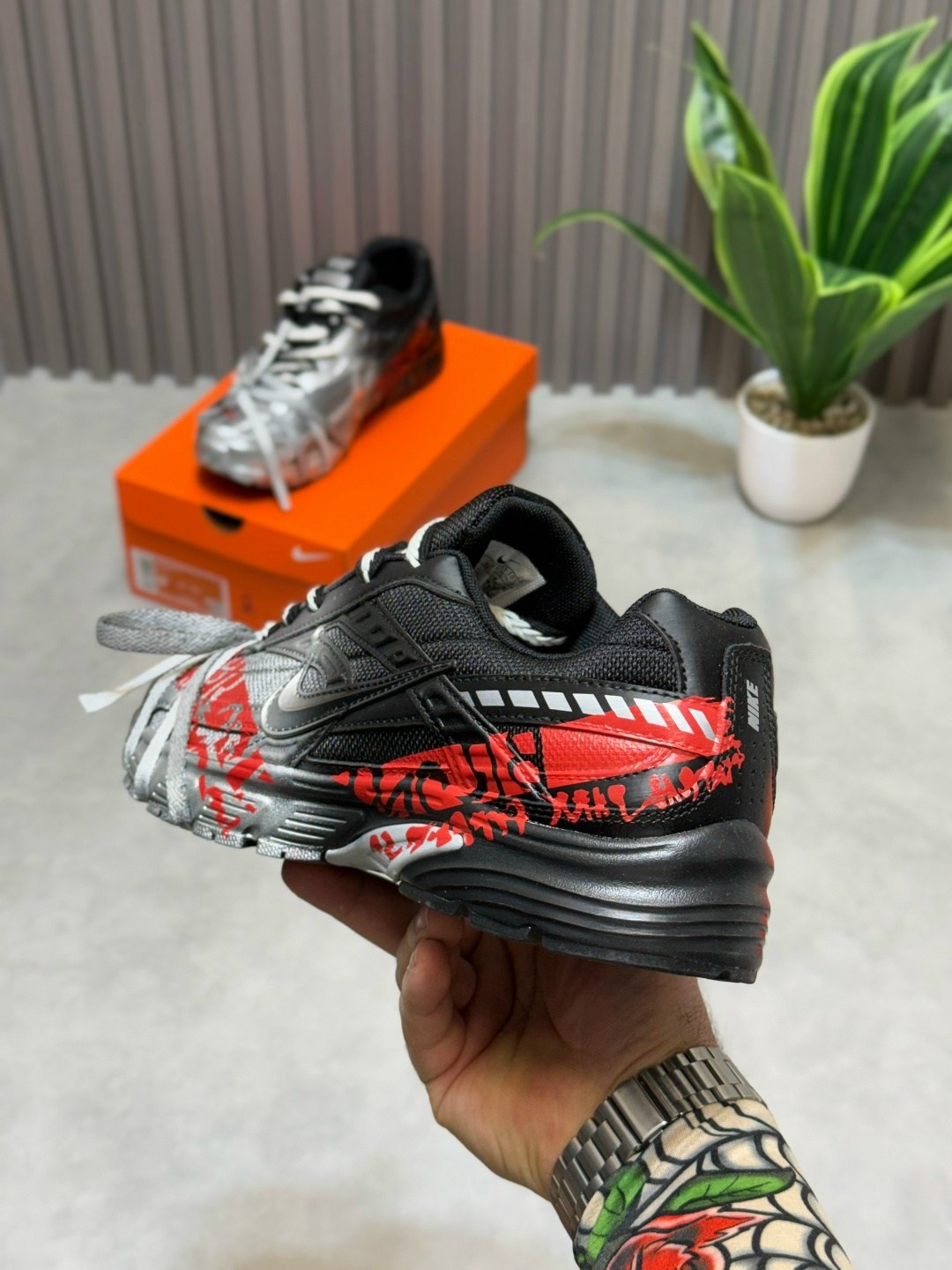 nike initiator кроссовки мужчины,nike кроссовки для бега,кроссовки для бега initiator мужские с низким верхом черные серебристые nike,кроссовки nike,кроссовки для бега p-6000 с низким верхом черный се