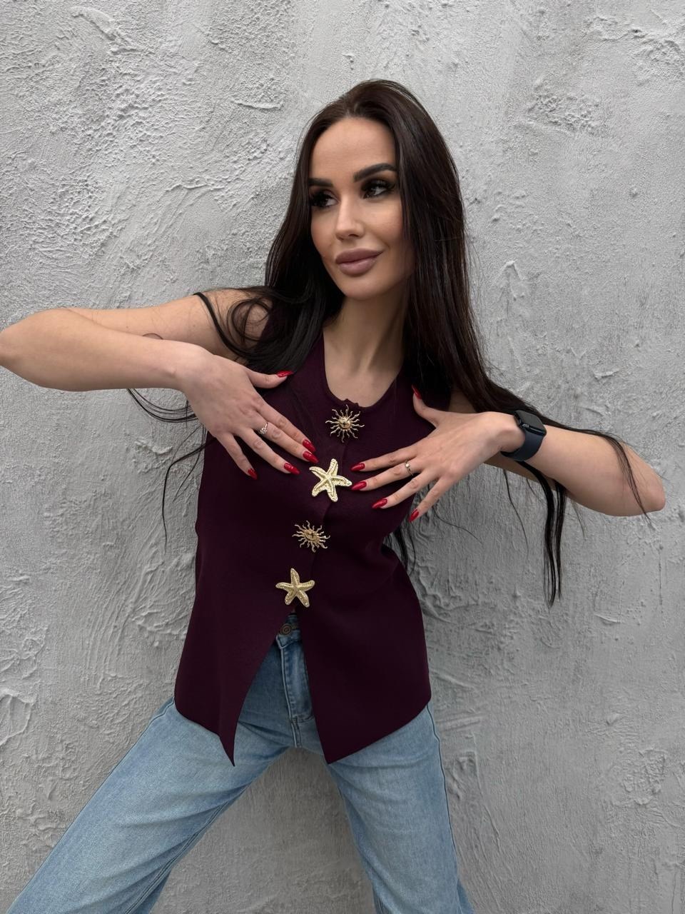 женская кофта,трикотажная жилетка,бордовая жилетка,жилет женский,жилет женская вязаная