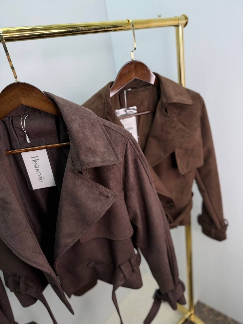 куртка косуха замшевая коричневая с поясом tadari,косуха кожаная куртка оверсайз saint shine,замшевая куртка,куртка замшевая женская,классическая коричневая замшевая женская куртка с поясом