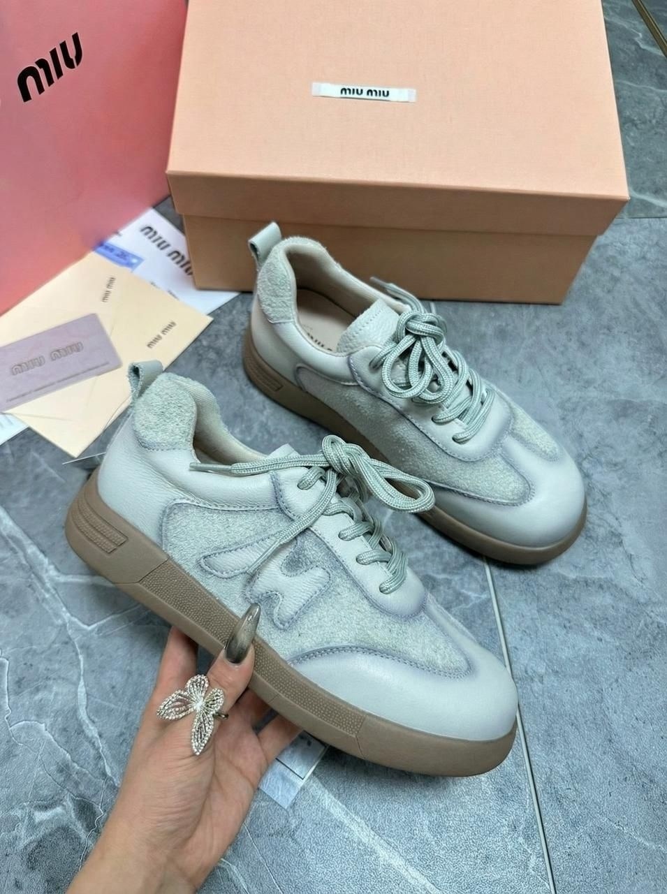 ,женские кроссовки,черные кроссовки женские,стильные кроссовки,повседневные кроссовки