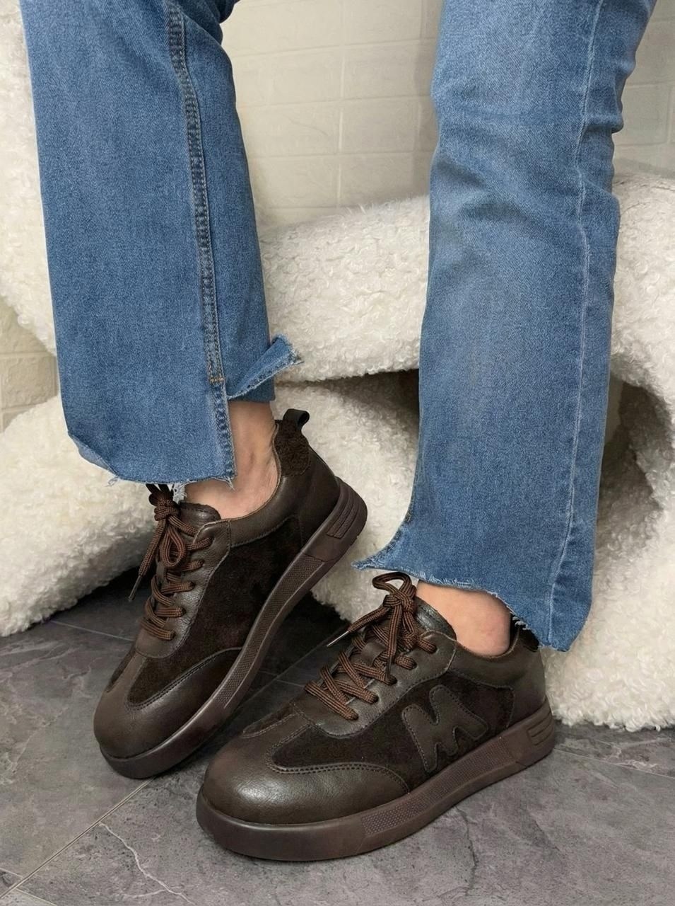 ,женские кроссовки,черные кроссовки женские,стильные кроссовки,повседневные кроссовки