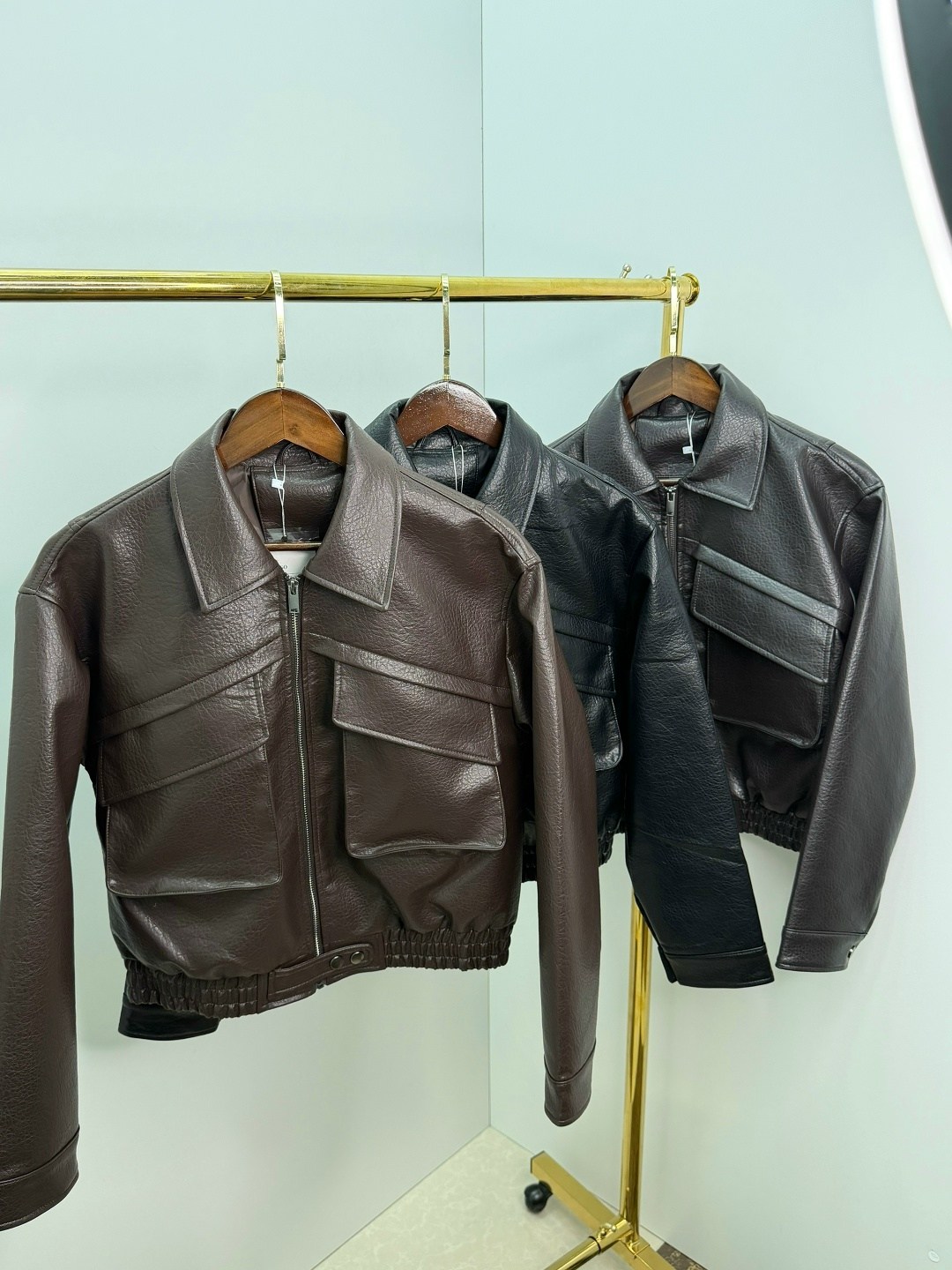 кожаная куртка,куртка кожаная женская,куртка бомбер,кожаный бомбер,кожаная куртка бомбер женская