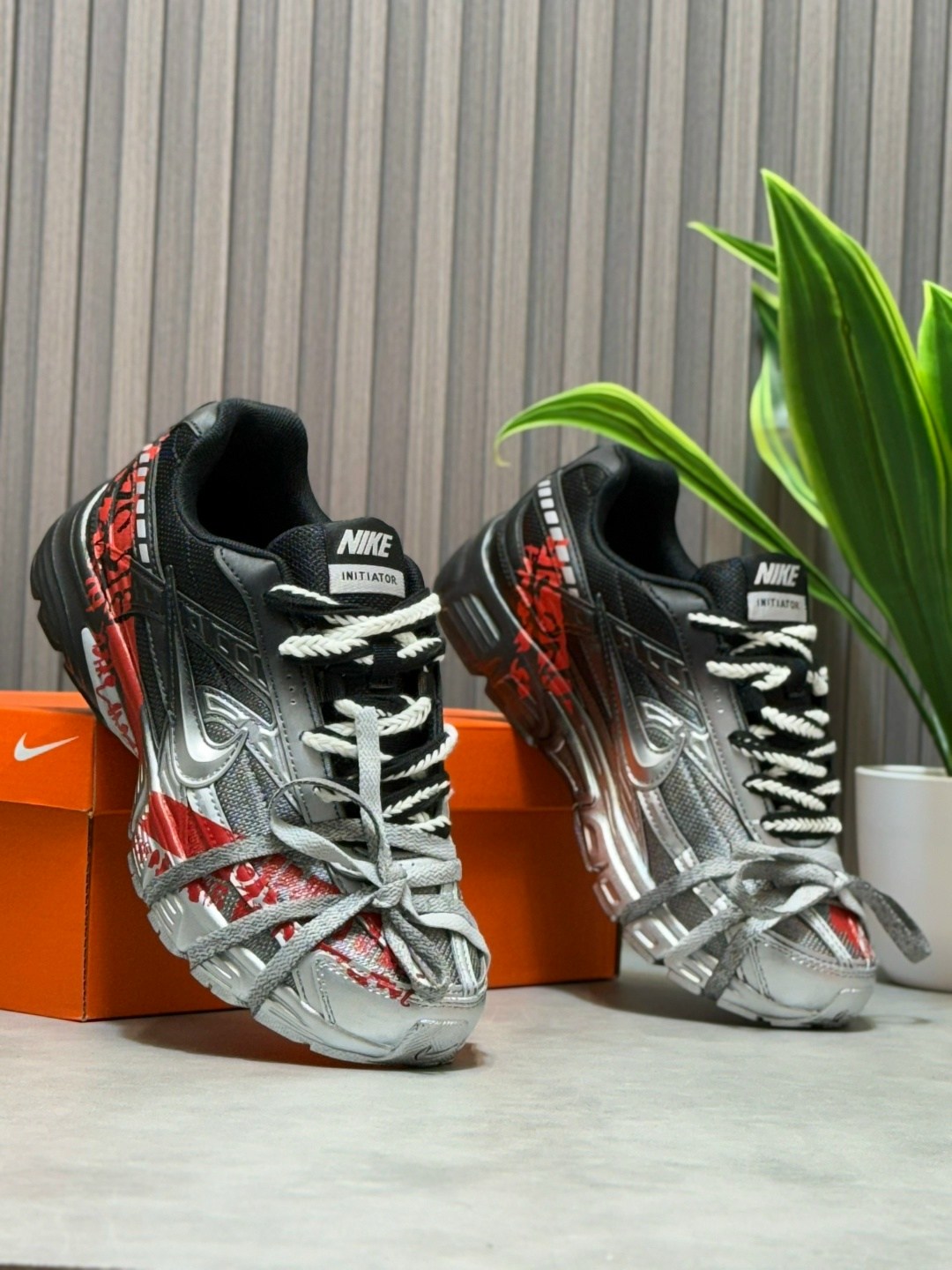 nike initiator кроссовки мужчины,nike кроссовки для бега,кроссовки для бега initiator мужские с низким верхом черные серебристые nike,кроссовки nike,кроссовки для бега p-6000 с низким верхом черный се