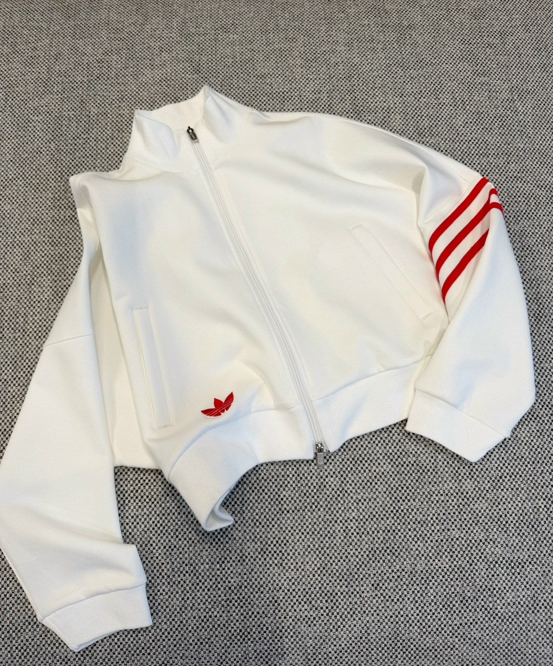 стильные костюмы,костюм спортивный женский,женский костюм,костюм,белый спортивный костюм в стиле celine