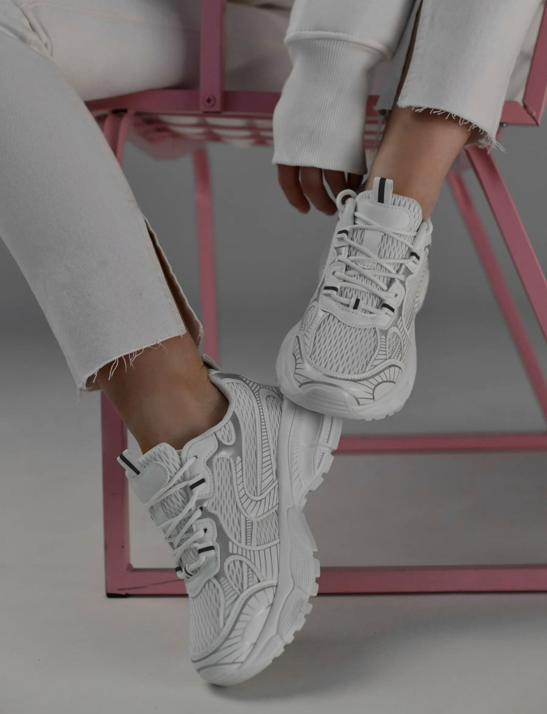 женские кроссовки,носки комплект,, женская,носки белые высокие