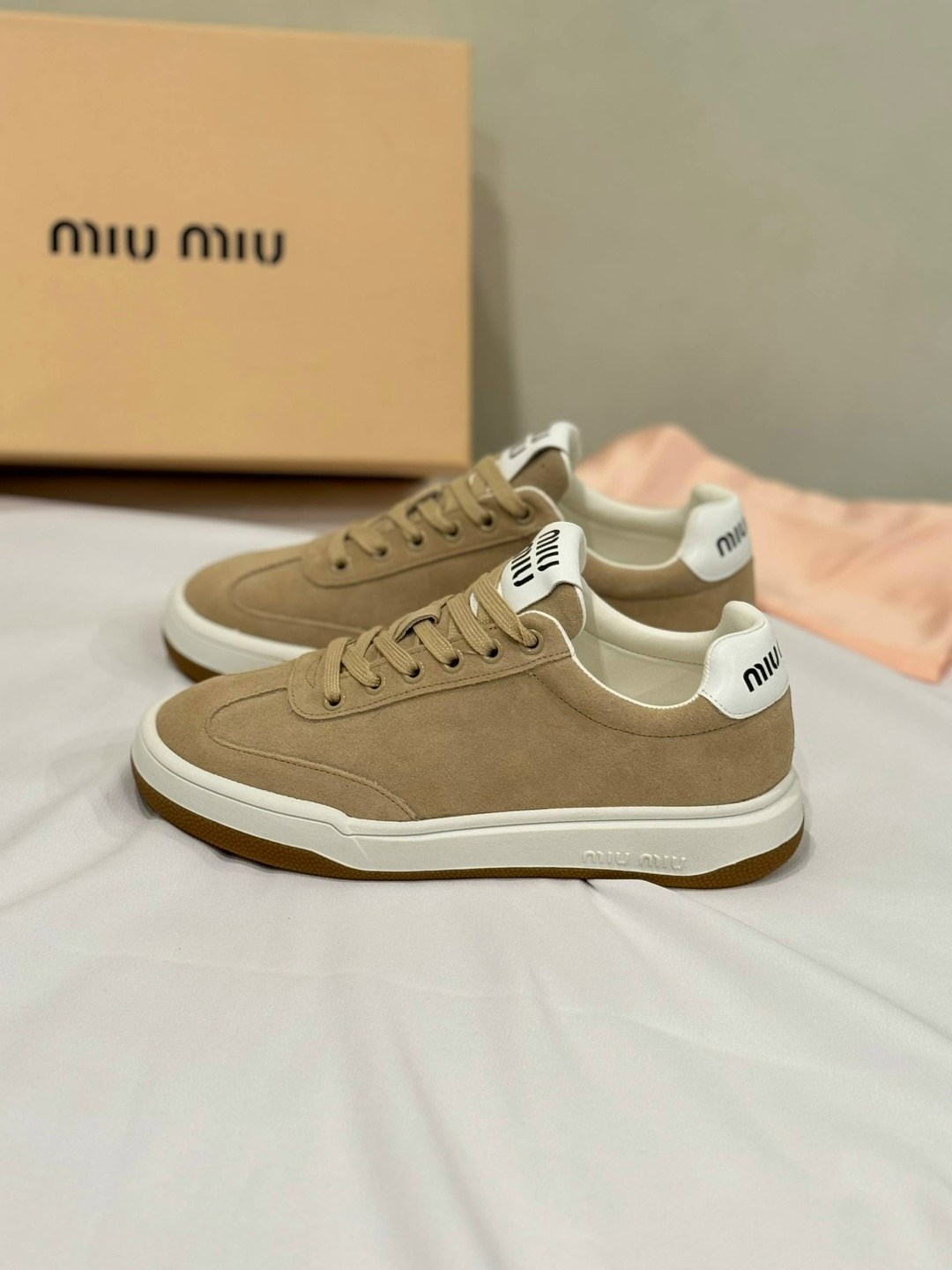 кроссовки miu miu женские,кроссовки miu miu,кеды miu miu женские,кроссовки натуральные замшевые miu miu,женские замшевые кеды miu miu арт. 6m7m33