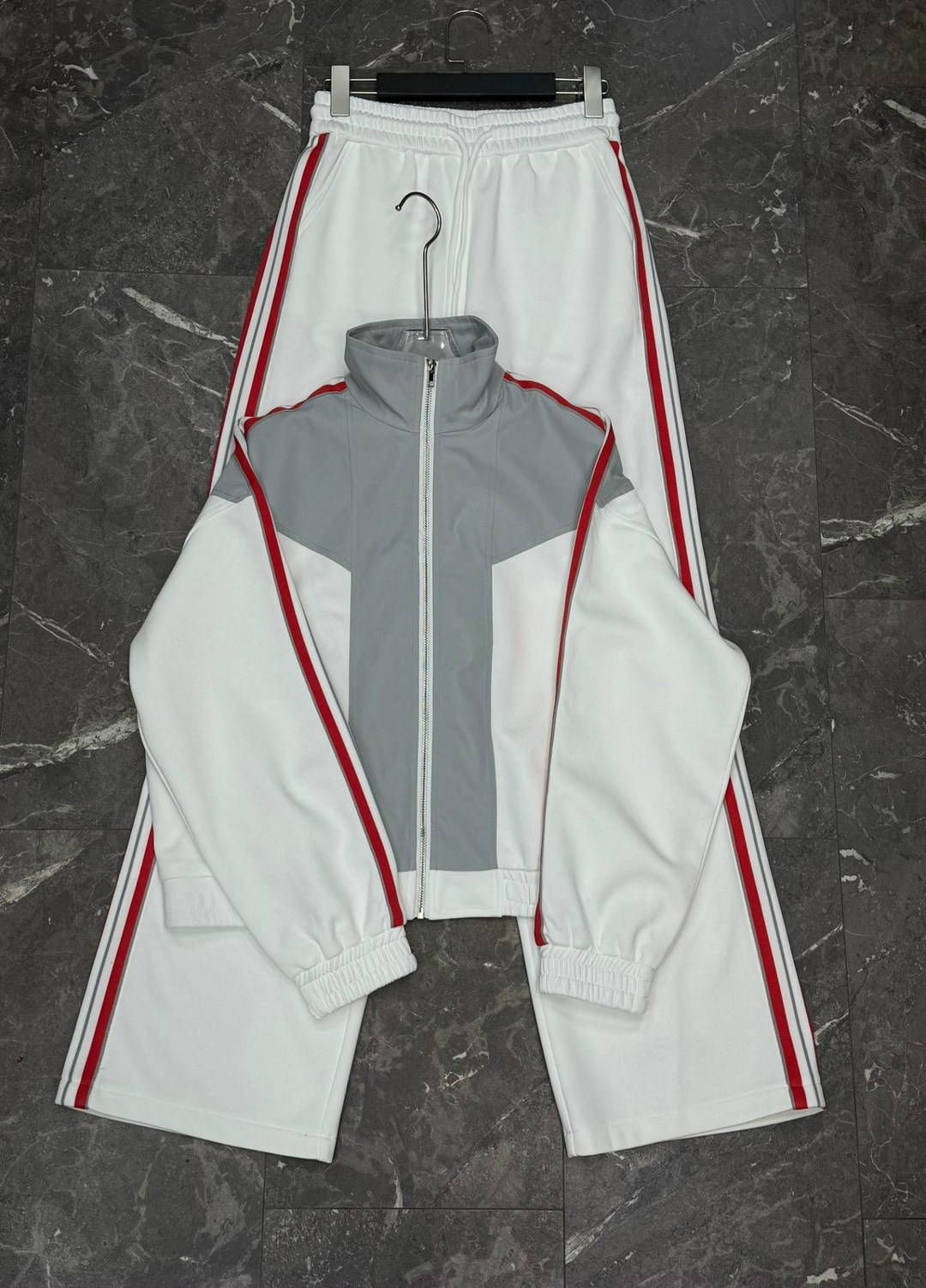 спортивный костюм,спортивный костюм женский,женский костюм,спортивный костюм gucci женский,стильные спортивные костюмы