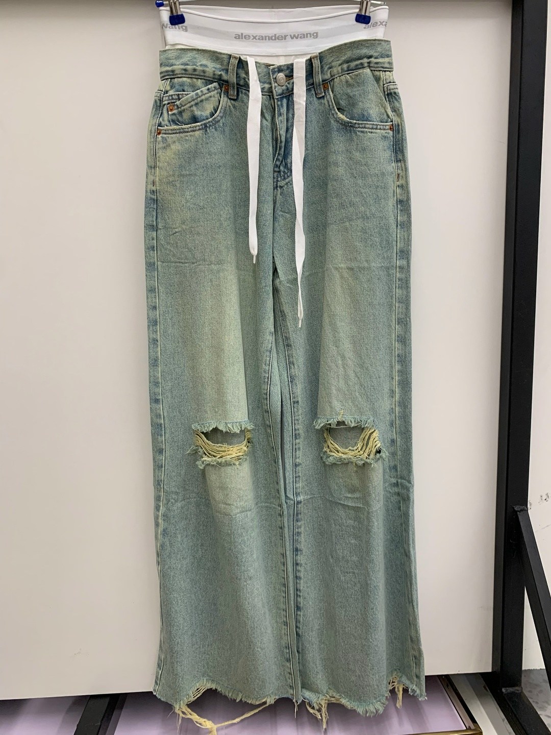 женские джинсы,джинсы стильные,джинсы,модные джинсы,джинсовые брюки