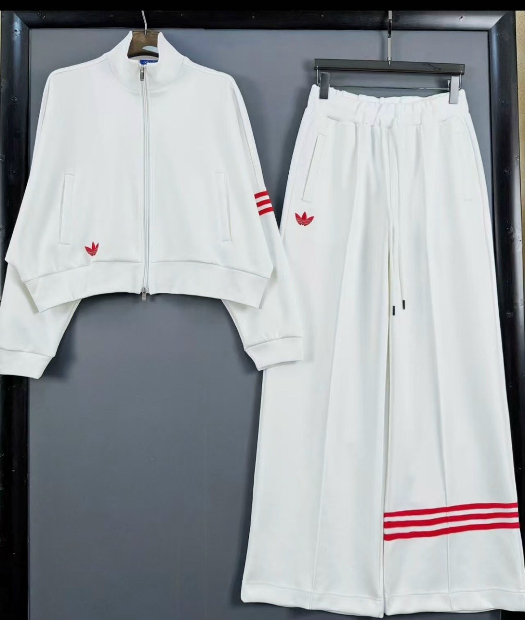 стильные костюмы,костюм спортивный женский,женский костюм,костюм,белый спортивный костюм в стиле celine