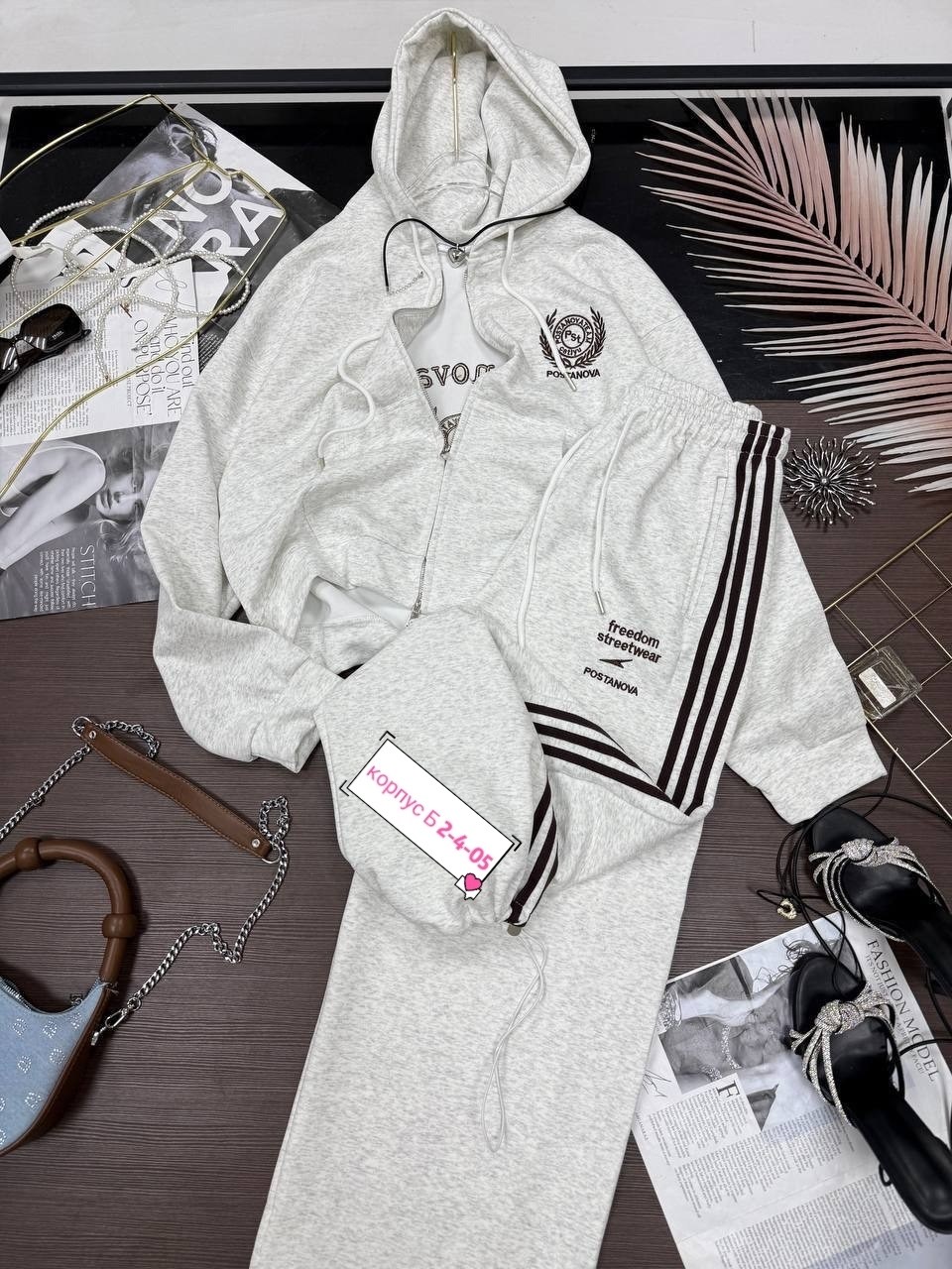 спортивный костюм адидас красный женский,красный костюм адидас ориджинал,женский спортивный костюм adidas,адидас костюм женский,костюм спортивный