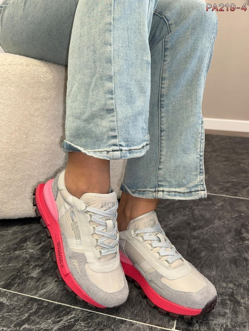 женские кроссовки,,повседневные кроссовки,стильные кроссовки,кроссовка