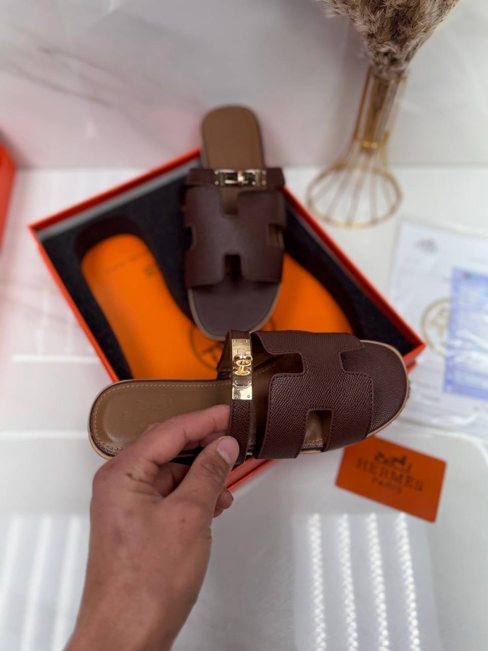 женские кожаные шлепки hermes oran коричневые,шлепки hermes oran,шлепки hermes женские,шлепки эрмес коричневые,шлепанцы hermes