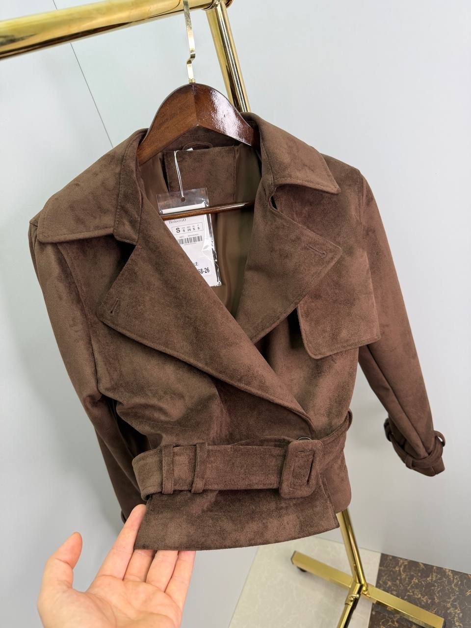 куртка косуха замшевая коричневая с поясом tadari,косуха кожаная куртка оверсайз saint shine,замшевая куртка,куртка замшевая женская,классическая коричневая замшевая женская куртка с поясом