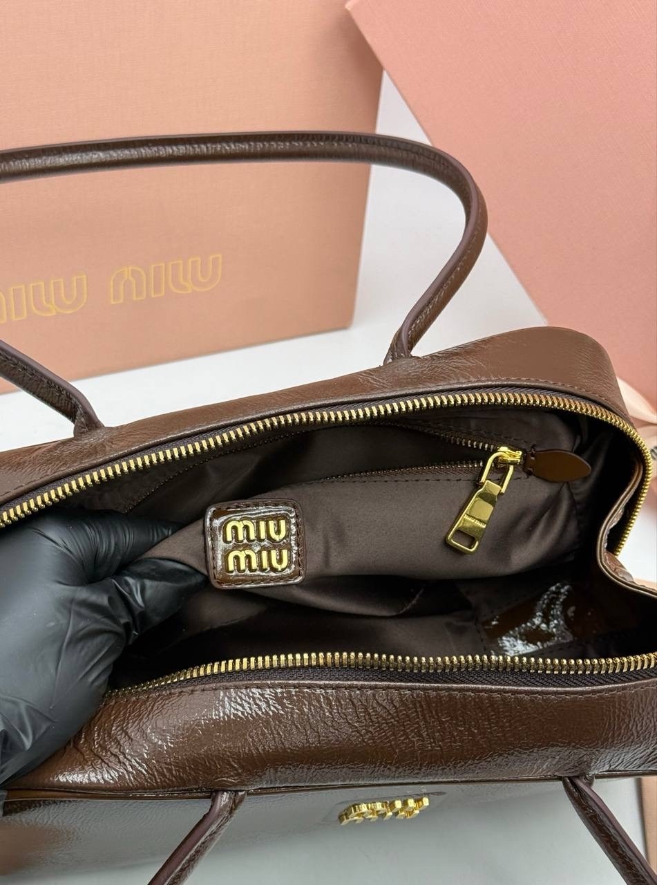 сумка miu miu коричневая,сумка женская miu miu,сумка miu miu,женская шоколадная кожаная сумка miu miu arcadie,сумка миу миу