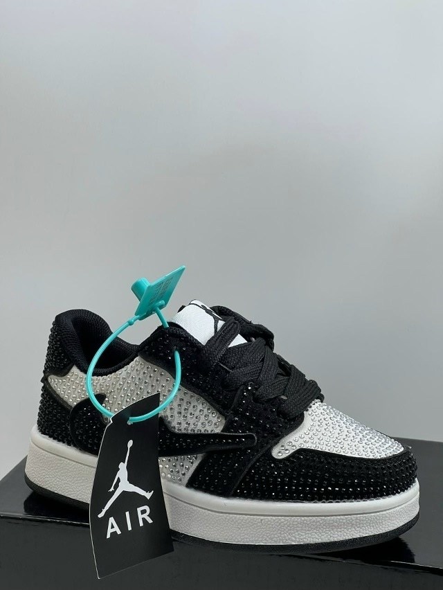 кроссовки,кроссовки мальчику,детские кроссовки,кроссовки jordan,спортивные кроссовки