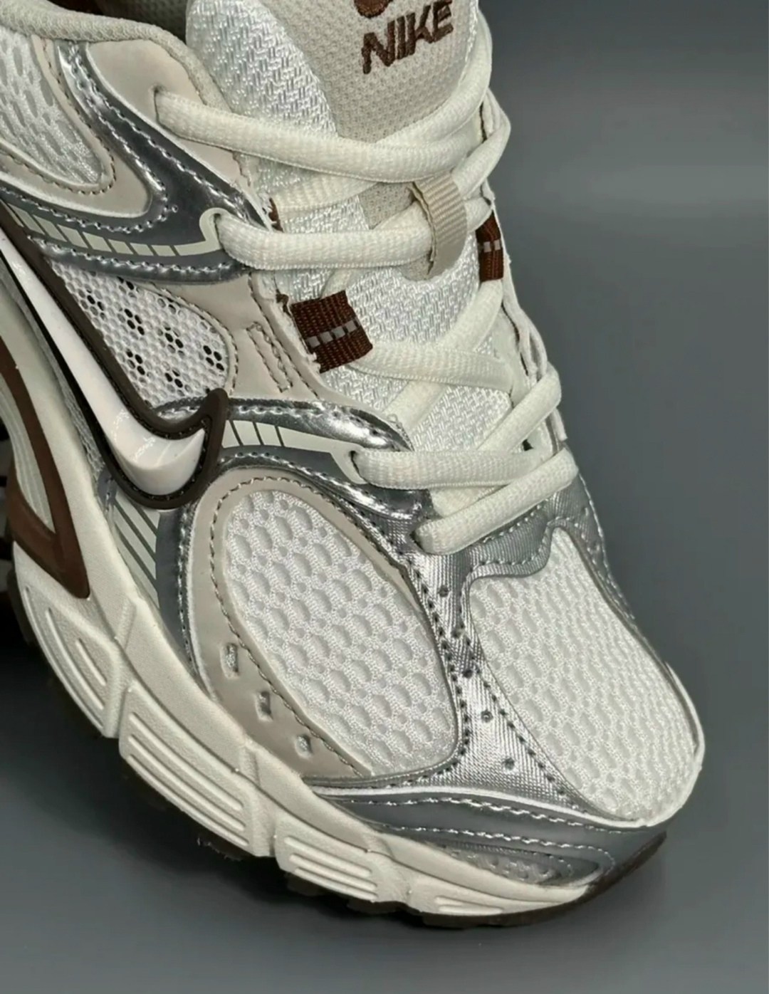 кроссовки nike,женские кроссовки nike v5 rnr white/brown,женские повседневные кроссовки nike v5 rnr,кроссовки спортивные nike,кроссовки nike zoom vomero 5