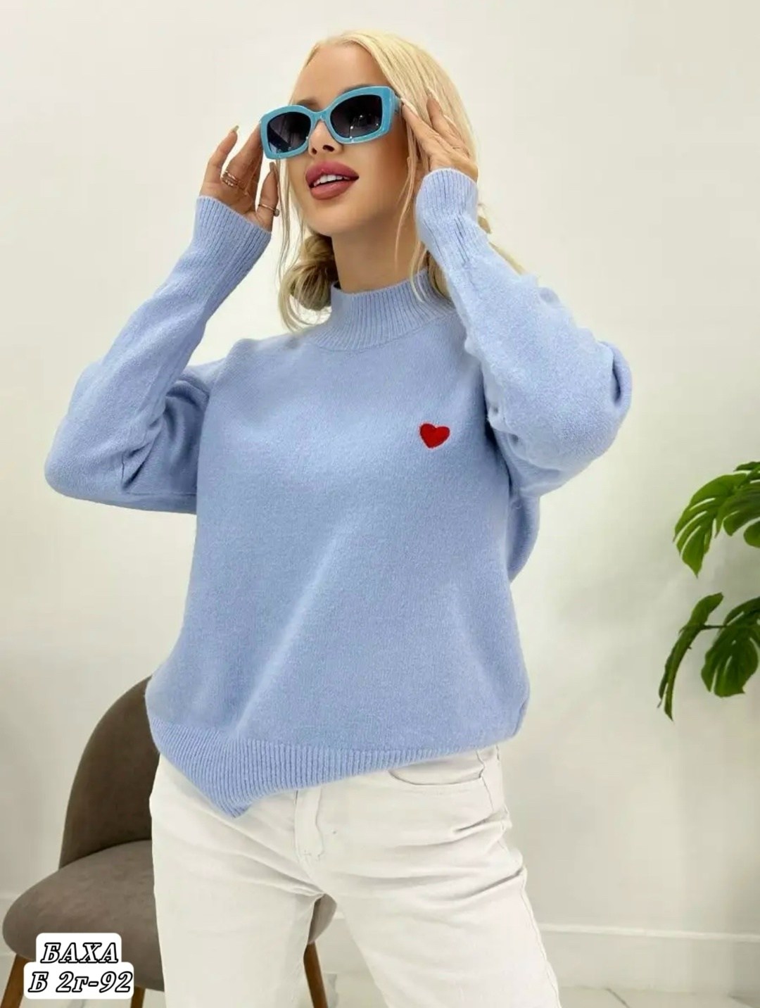 водолазка с сердечком,свитер оверсайз с сердечками,свитер женский голубой,стильная кофта,джемпер