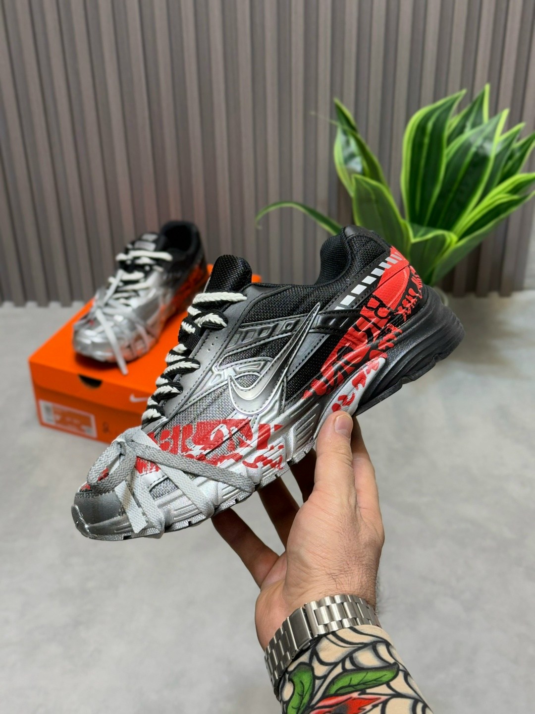 nike initiator кроссовки мужчины,nike кроссовки для бега,кроссовки для бега initiator мужские с низким верхом черные серебристые nike,кроссовки nike,кроссовки для бега p-6000 с низким верхом черный се