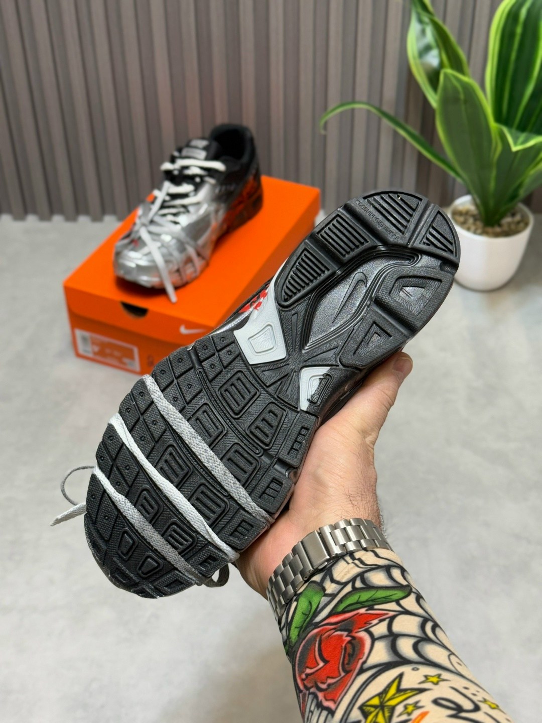 nike initiator кроссовки мужчины,nike кроссовки для бега,кроссовки для бега initiator мужские с низким верхом черные серебристые nike,кроссовки nike,кроссовки для бега p-6000 с низким верхом черный се