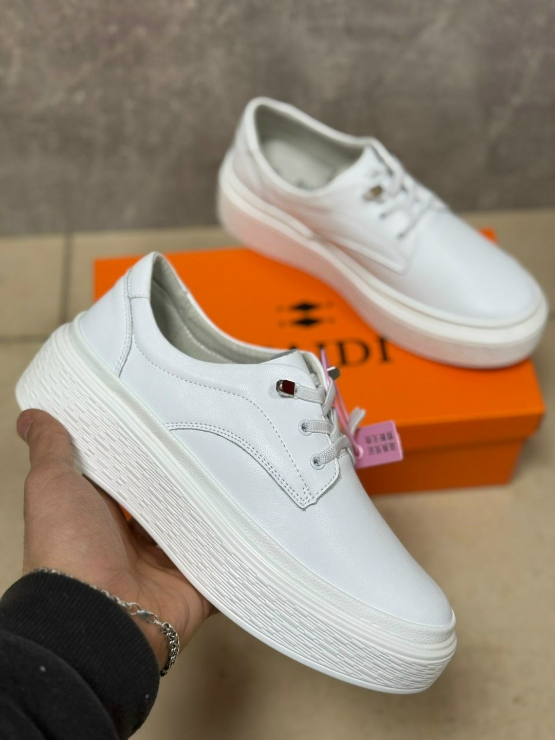 ,кроссовки женскиe,женские кроссовки из натуральной кожи,белые кроссовки,женские кроссовки натуральная кожа