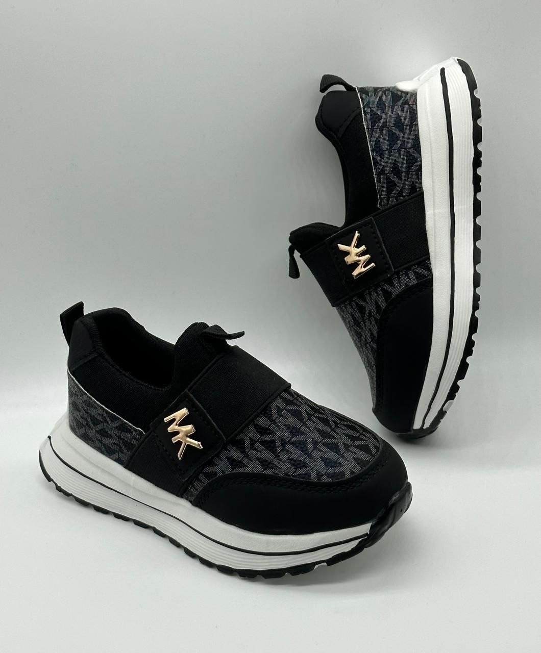 ,женские кроссовки,женская ,модные кроссовки,кроссовка