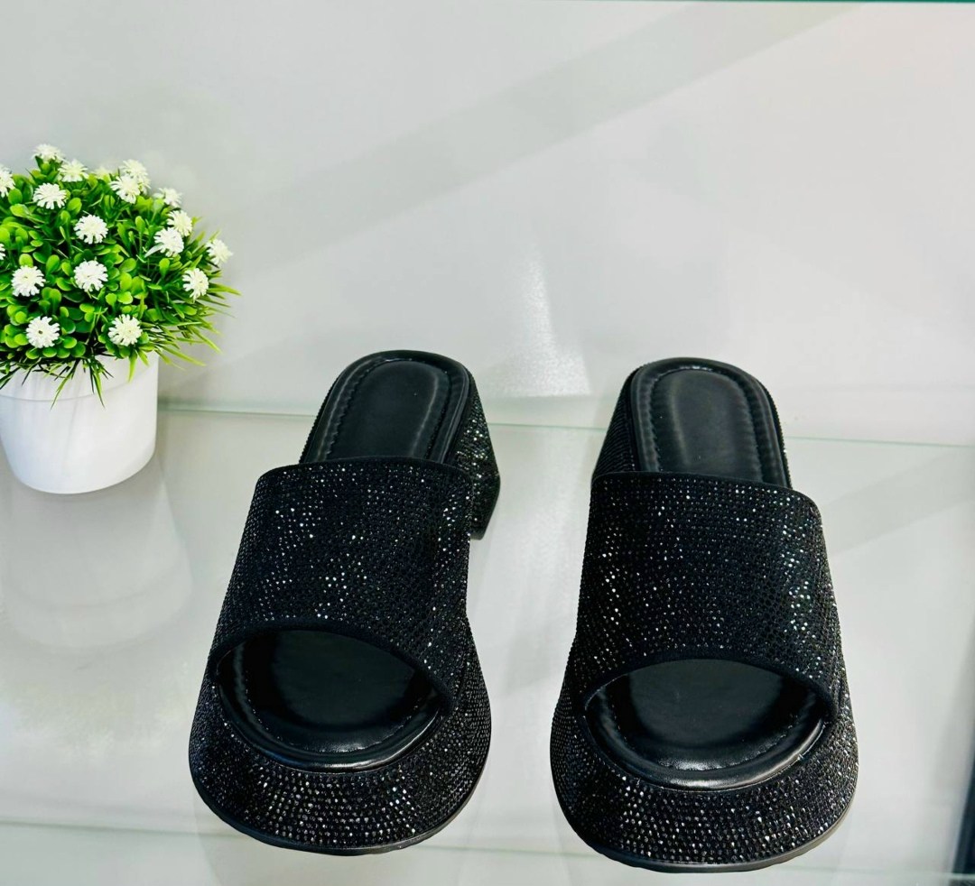 женские шлепанцы на платформе,,женские шлепанцы,шлепки женские,шлепанцы со стразами