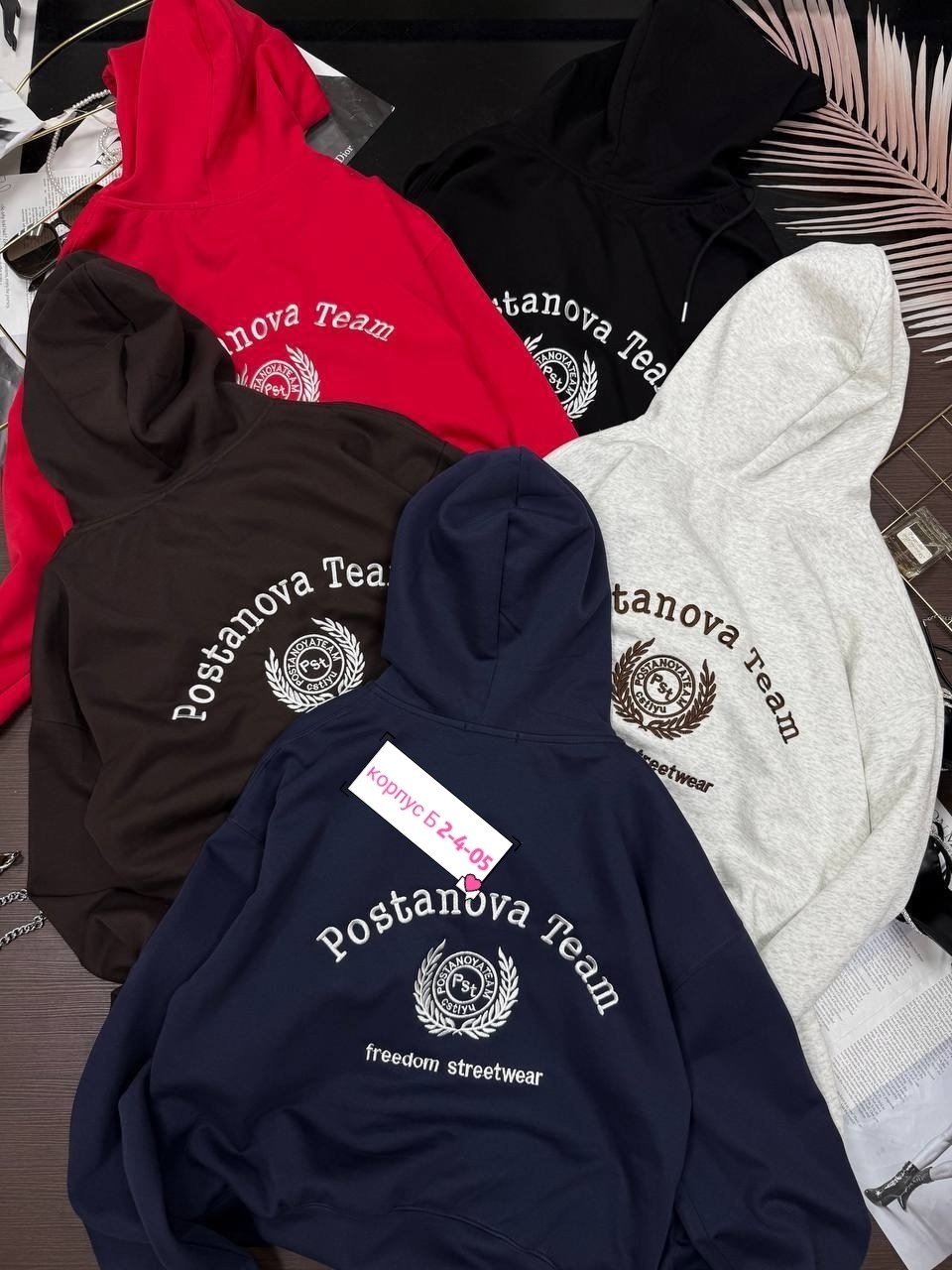 спортивный костюм адидас красный женский,красный костюм адидас ориджинал,женский спортивный костюм adidas,адидас костюм женский,костюм спортивный