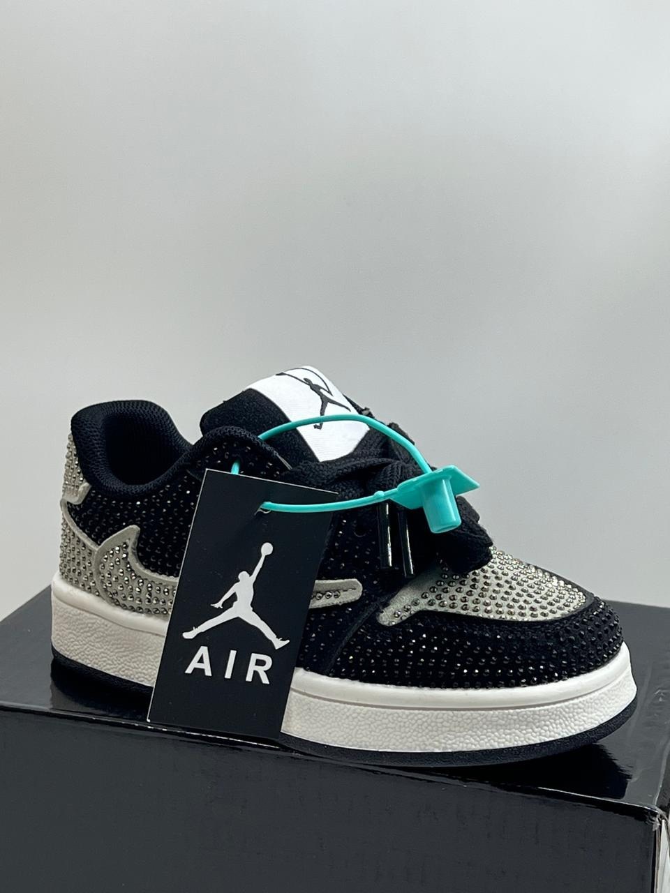 кроссовки,кроссовки мальчику,женские кроссовки,кроссовки jordan,кроссовки nike