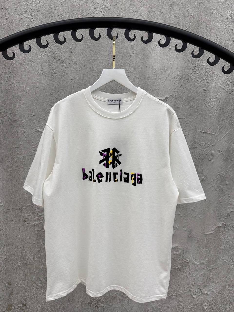 футболка balenciaga,белая футболка balenciaga,белая футболка баленсиага,футболки оверсайз,balenciaga white oversized shirt