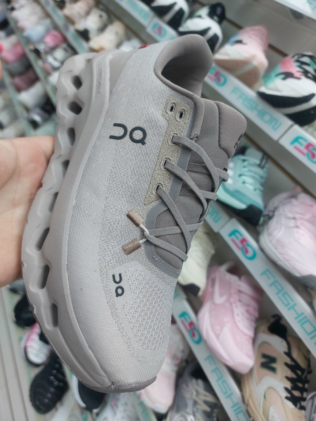 кроссовки on cloud 5 undyed white creek белый,кроссовки,кроссовки on cloudtilt,кроссовки on,on running cloudnova form — женские кроссовки cloud shoes white