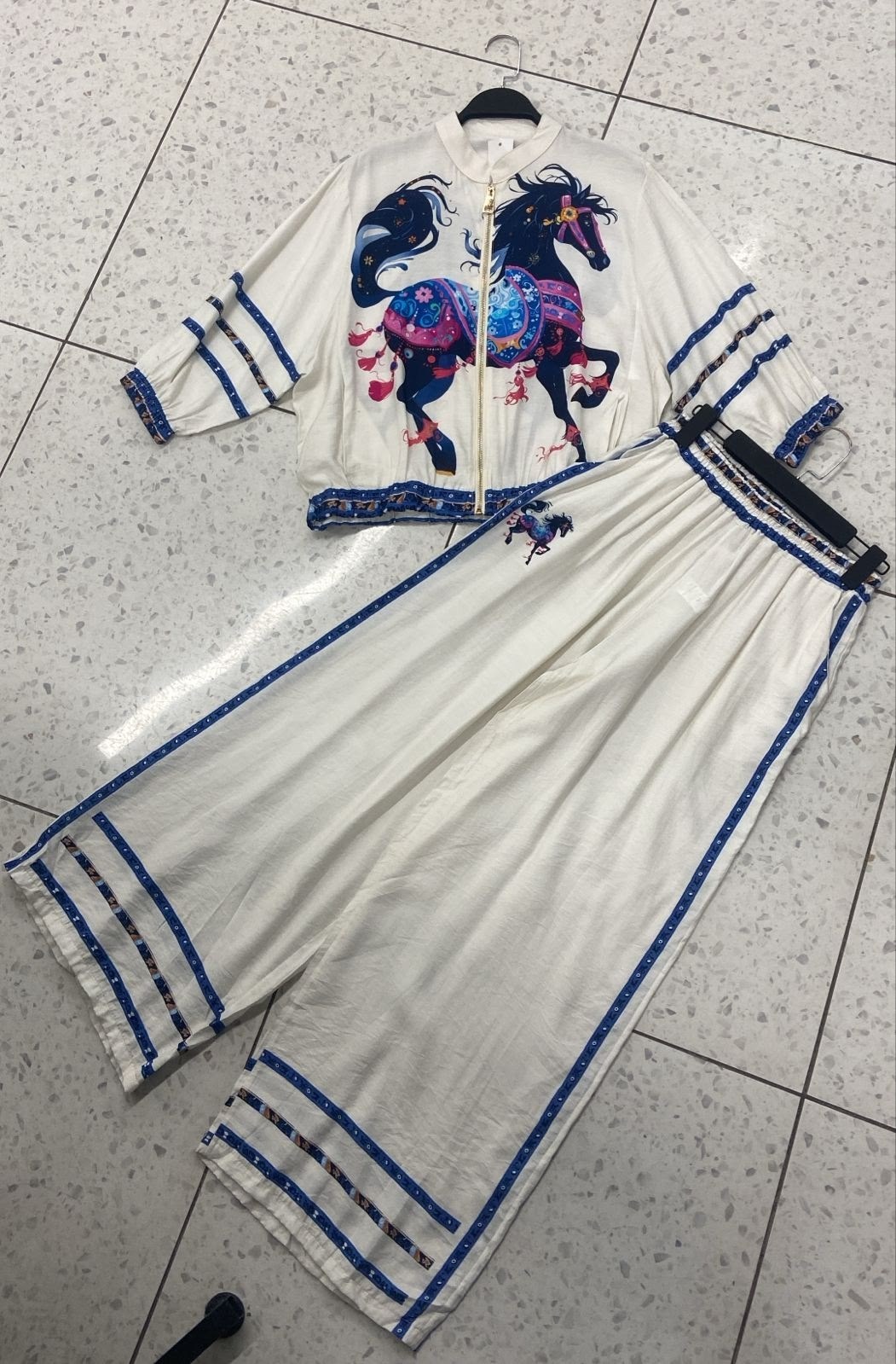 костюм женский,спортивный костюм,женский спортивный костюм,костюм с принтом,костюм желтый