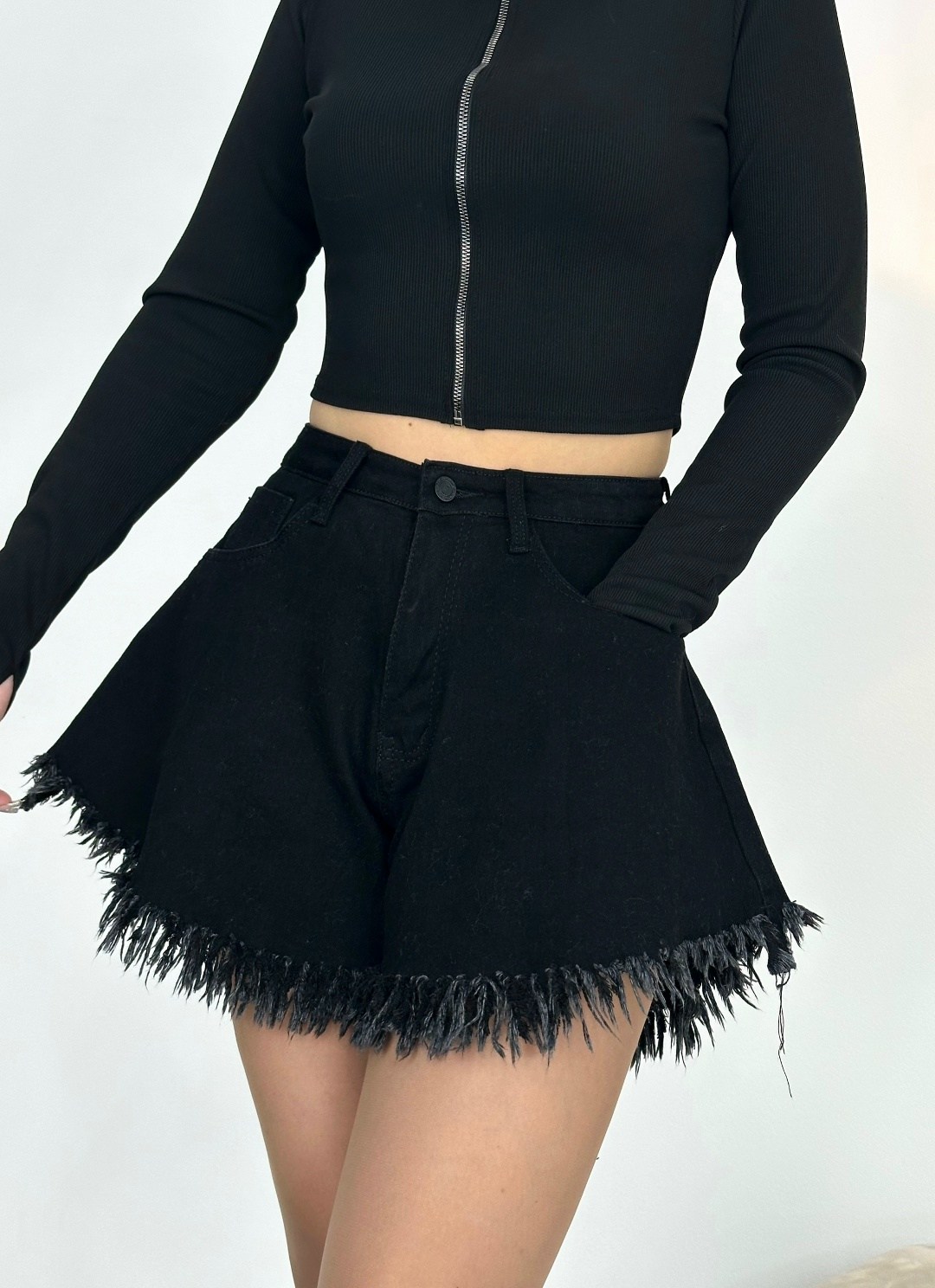 шорты джинсовые короткие с бахромой,черные джинсовые шорты,джинсовые шорты с бахромой,женские шорты джинсовые,шорты с бахромой