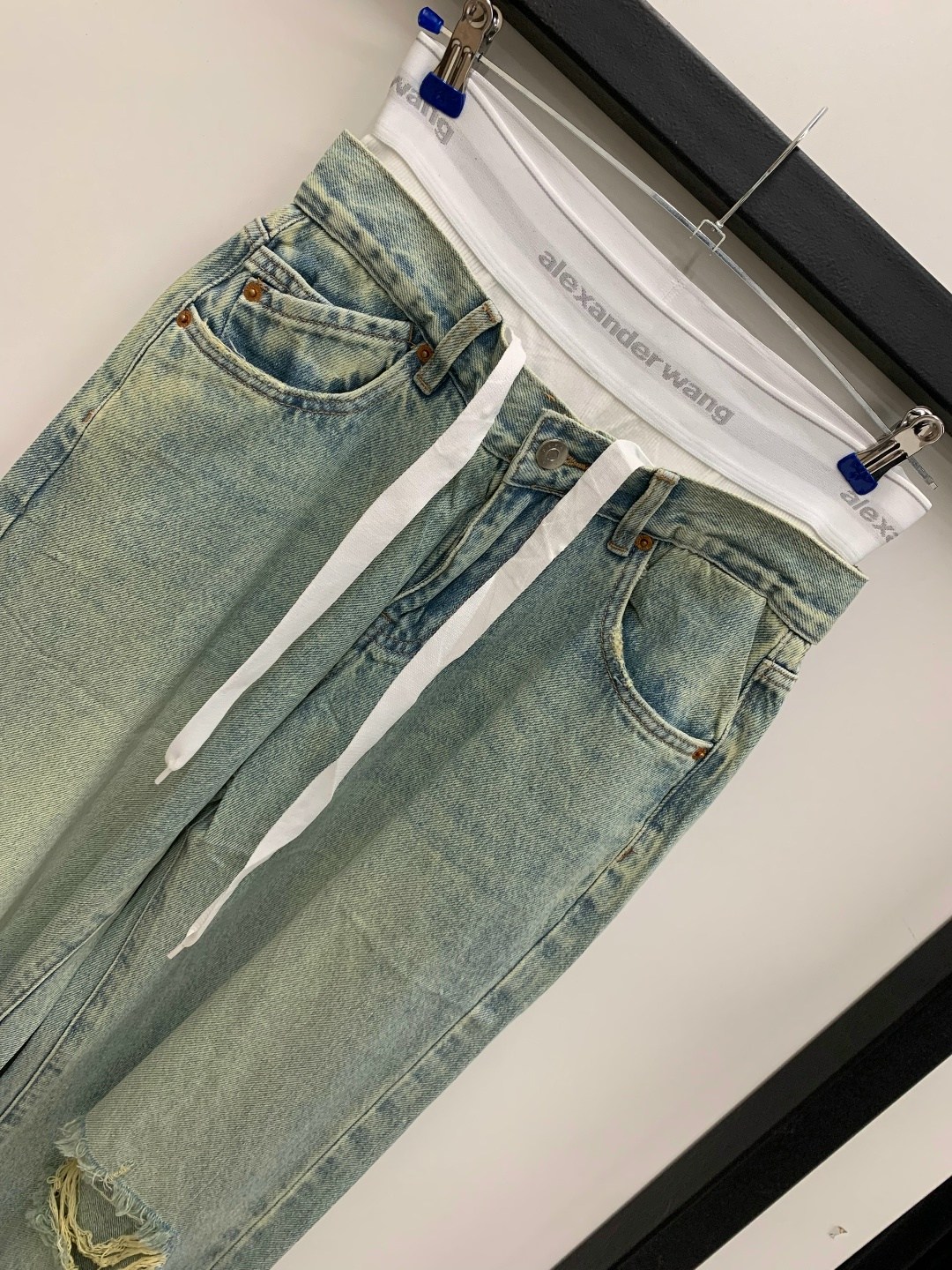 женские джинсы,джинсы стильные,джинсы,модные джинсы,джинсовые брюки