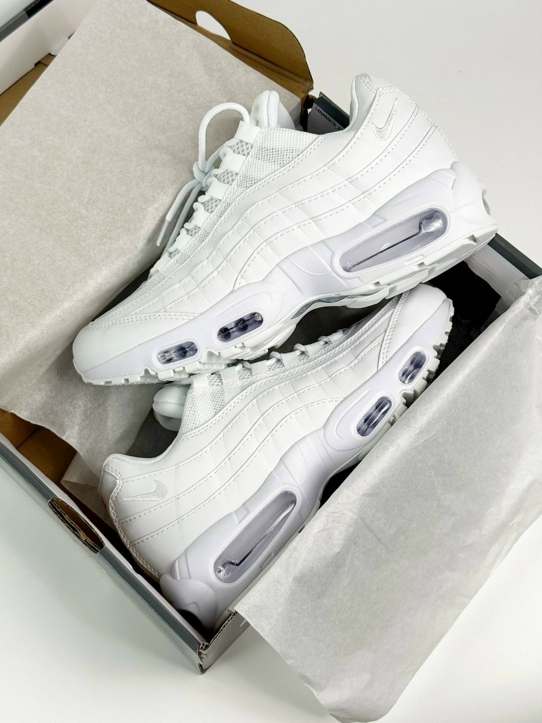 nike air max 95 triple white,nike air max 95 white,nike air max 95 essential,найк аир макс 95 белые,женские кроссовки nike air max 95 triple white