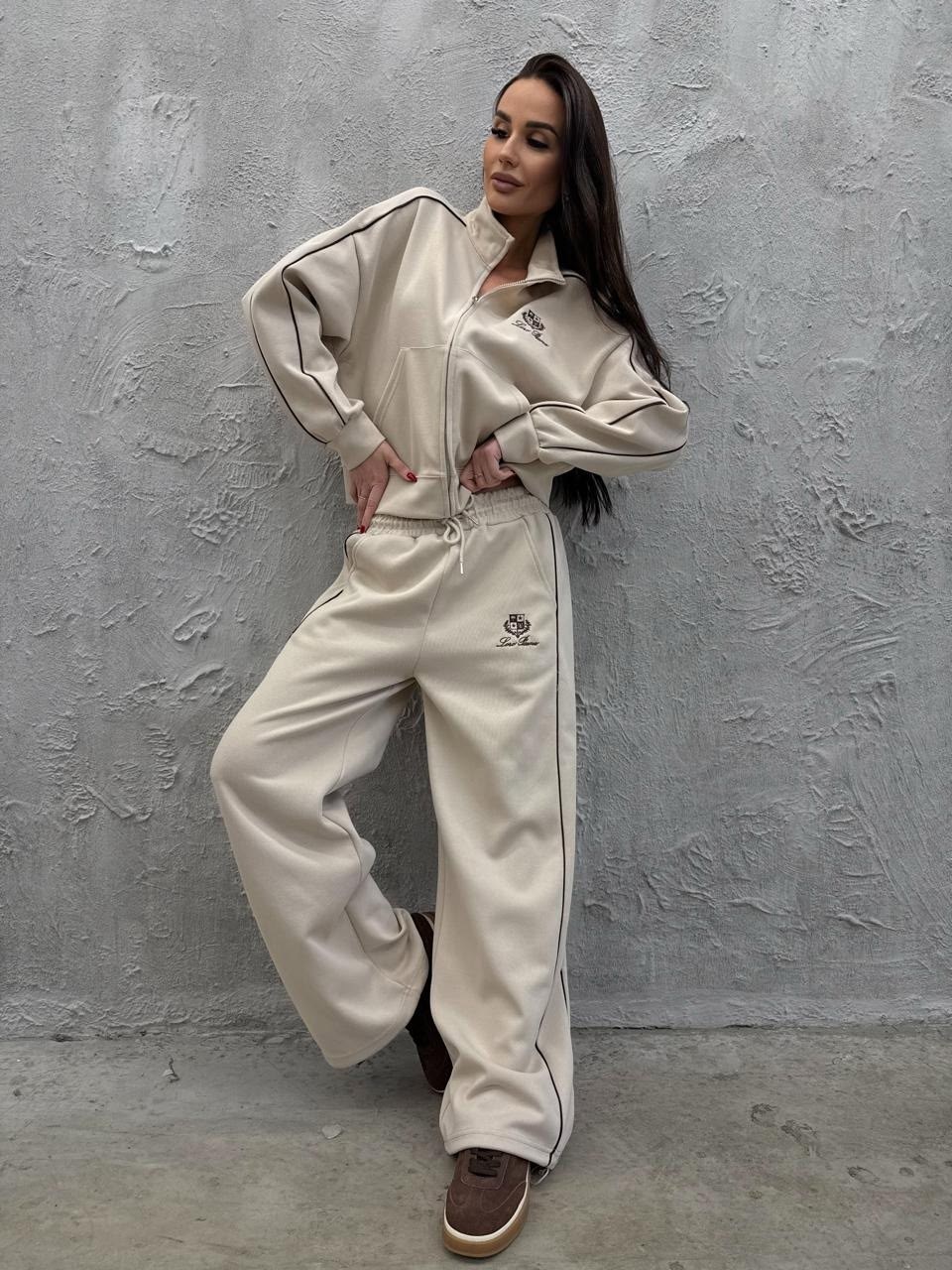 костюм спортивный,женский спортивный костюм,стильный костюм,костюм бежевый,женский костюм
