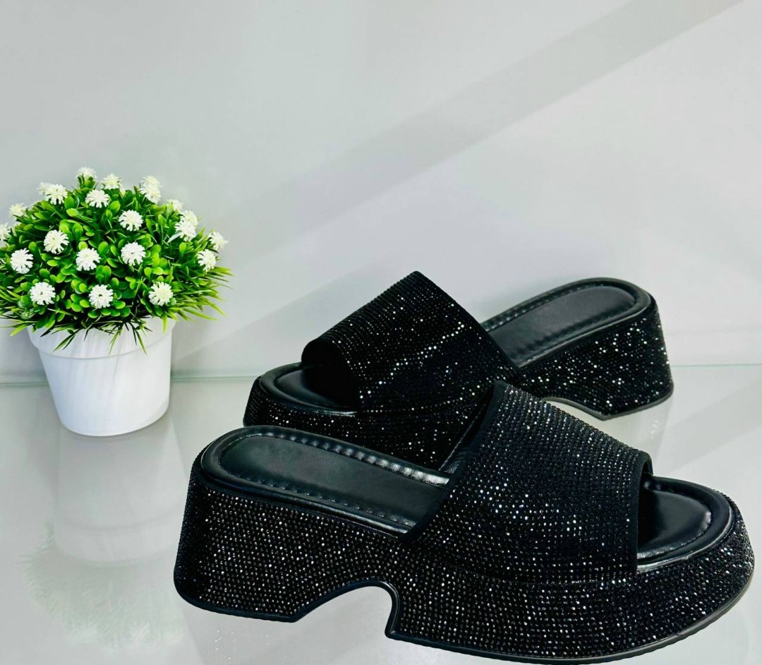 женские шлепанцы на платформе,,женские шлепанцы,шлепки женские,шлепанцы со стразами