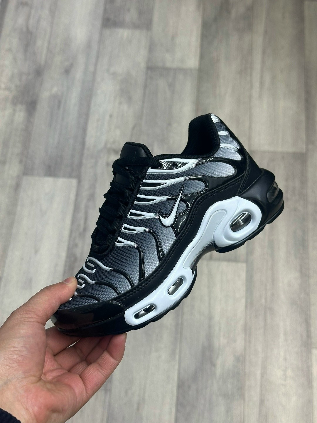 кроссовки nike air max tn plus,кроссовки мужские nike air max tn plus,nike air max tn plus,кроссовки nike air max tn plus ultra белые с серым,кроссовки мужские nike tn plus