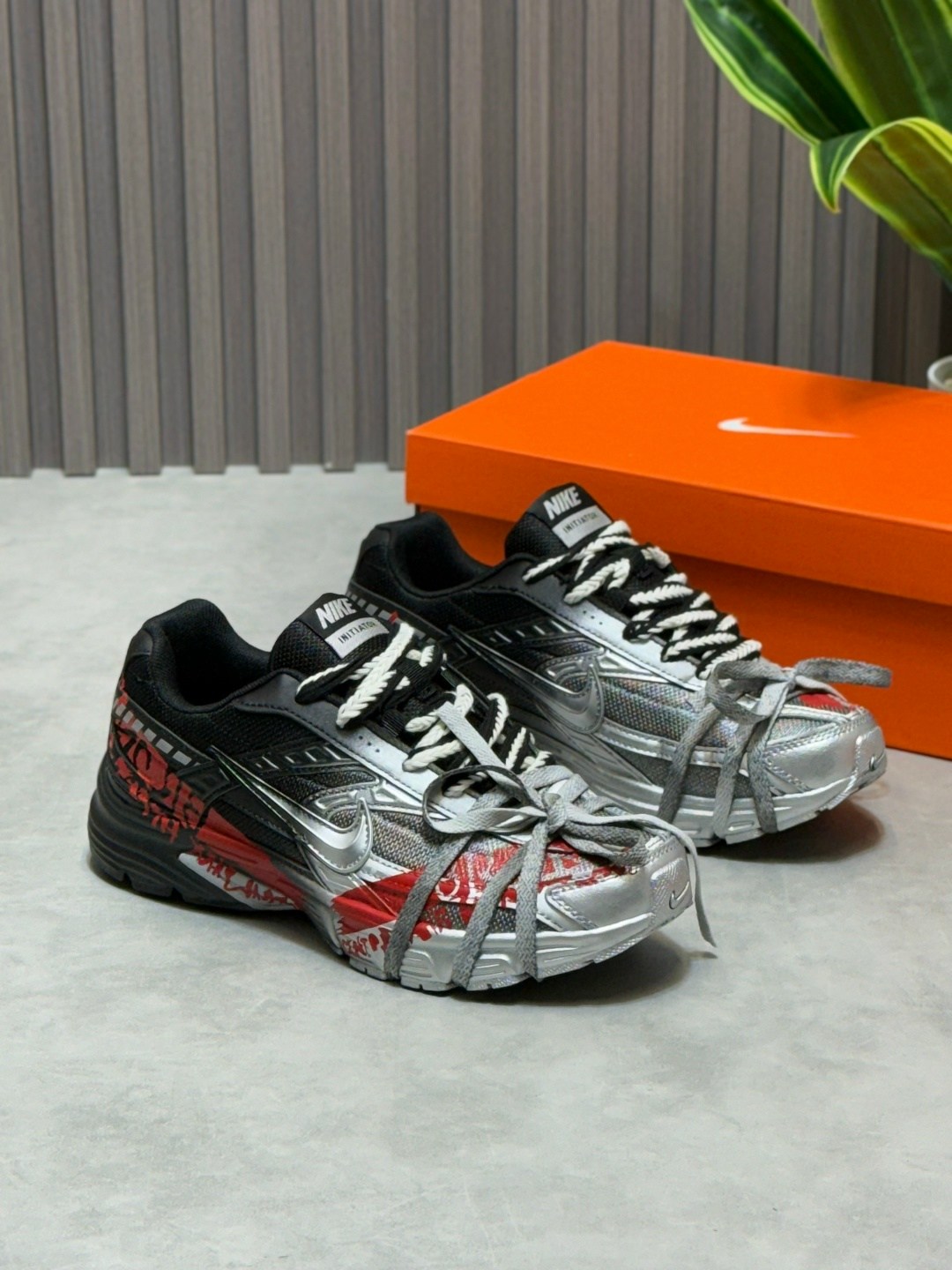 nike initiator кроссовки мужчины,nike кроссовки для бега,кроссовки для бега initiator мужские с низким верхом черные серебристые nike,кроссовки nike,кроссовки для бега p-6000 с низким верхом черный се