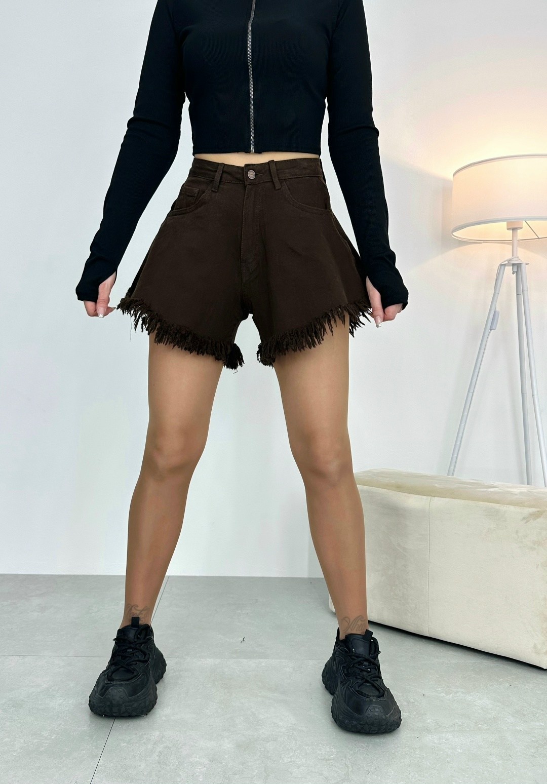 джинсовые шорты,женские шорты джинсовые,шорты женские,шорты черные джинсовые,джинсовые шорты с бахромой