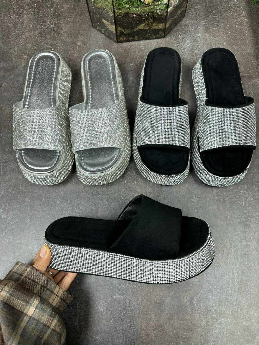 женские тапки,,шлепанцы женские,женские шлепанцы на платформе,шлепки со стразами