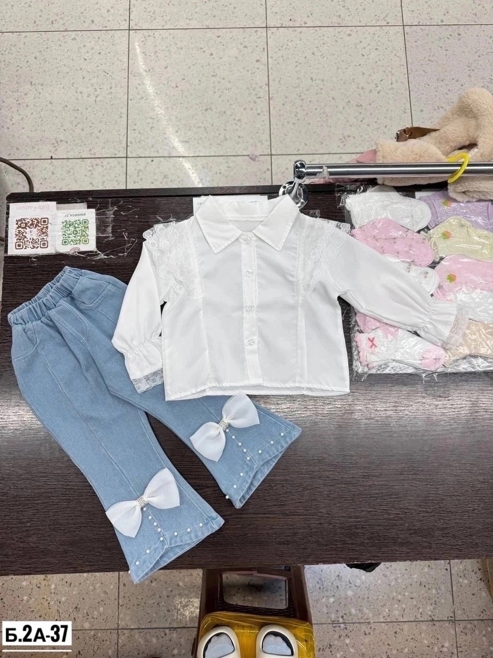 джинсы для девочек,широкие джинсы для девочек,детские джинсы для девочек,блузка для девочки,модные джинсы