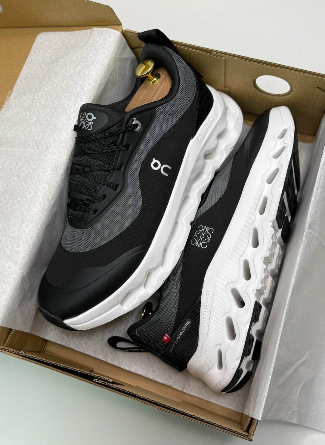 кроссовки on loewe x cloudtilt 2 черный,кроссовки cloudtilt 2.0 из коллаборации с loewe on running черный,кроссовки on loewe x wmns cloudtilt 2 черный,кроссовки,кроссовки loewe x cloudtilt 2 black whi