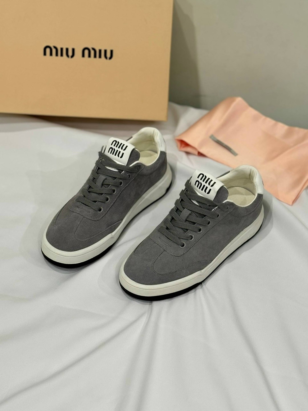 кроссовки miu miu женские,кроссовки miu miu,кеды miu miu женские,кроссовки натуральные замшевые miu miu,женские замшевые кеды miu miu арт. 6m7m33