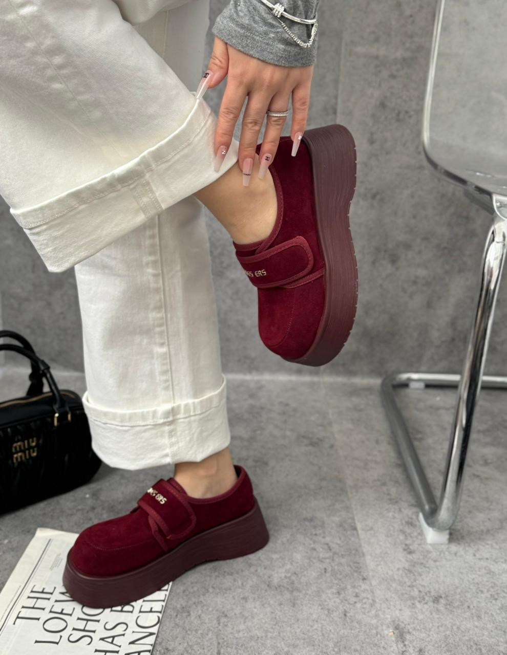 ,замшевые лоферы miu miu на высокий подошве и фирменной фурнитурой,женская , на платформе,обуви