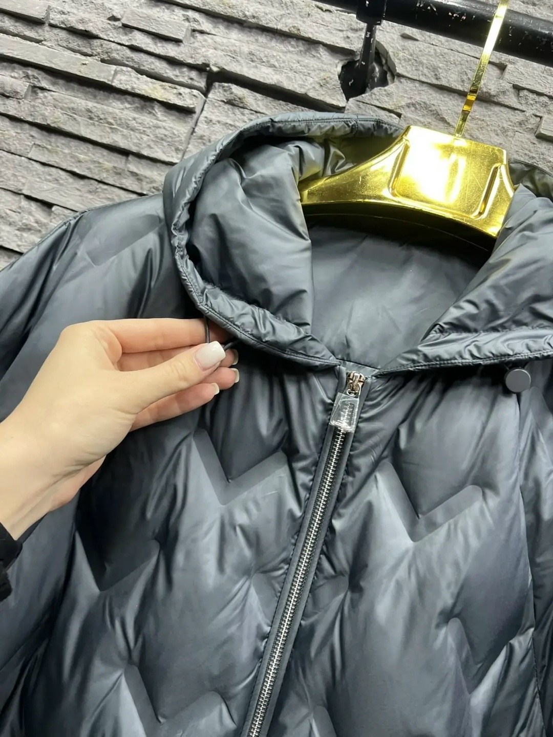 куртка стеганая оверсайз с капюшоном okxana utova brand,оверсайз пуховик,куртка оверсайз,женский пуховик оверсайз,пуховик женский