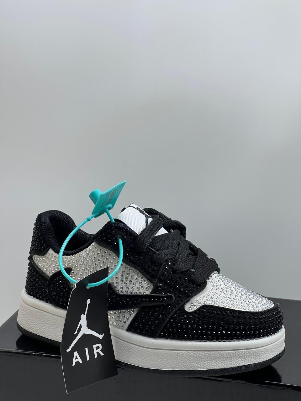 кроссовки,кроссовки мальчику,женские кроссовки,кроссовки jordan,кроссовки nike